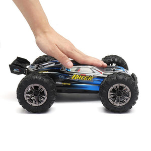 Xinlehong 9136 SUV 4WD 1:16 36km/h high speed remote control car toy